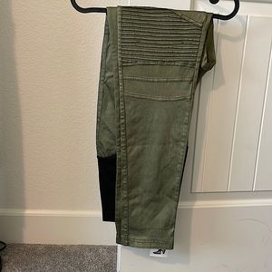 NWT Preggo Leggings Green with Envy Moto in 2XL. Maternity Leggings.